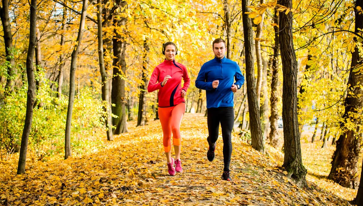 W czym biegać jesienią? Wskazówki nie tylko dla początkujących
