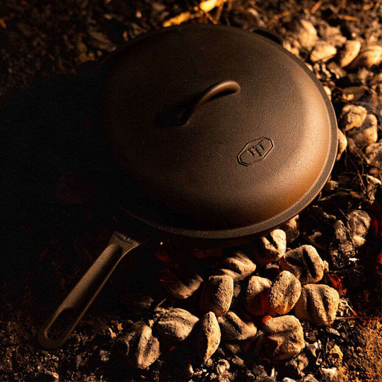 Patelnia turystyczna żeliwna GSI Outdoors Guidecast Deep Frypan