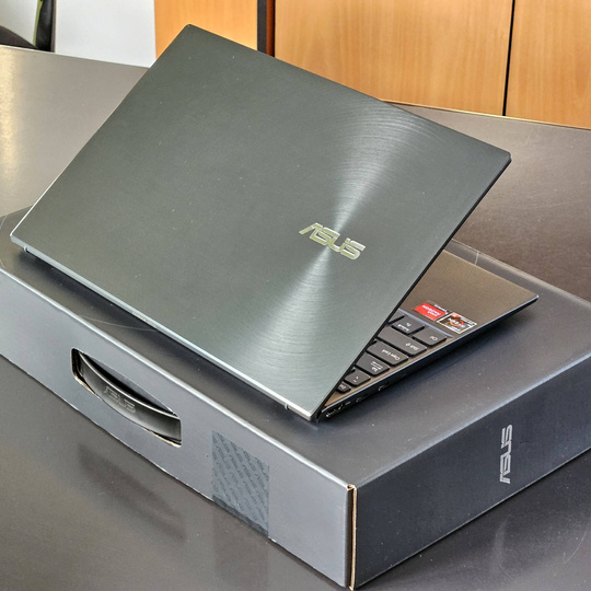 Używany - Laptop ASUS ZenBook 13 UM325UA OLED 13,3" AMD 16GB RAM 512GB Dysk SSD Win10