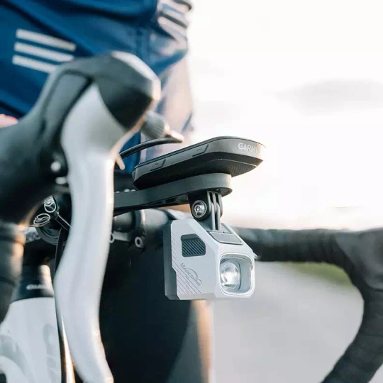 Lampka przednia MAGICSHINE EVO 1100 White 1100 lumenów z uchwytem