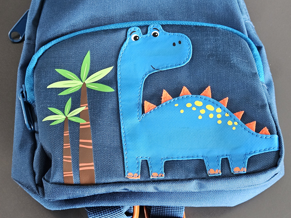 Plecak dziecięcy LittleLife Friendly Faces - Dinozaur z plamą na logo