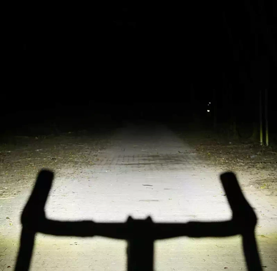 Lampka przednia MAGICSHINE EVO 1100 White 1100 lumenów z uchwytem